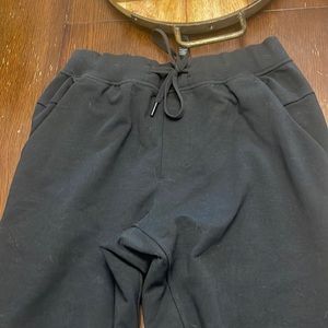 Black men’s lulu joggers